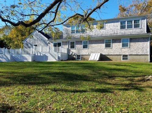 1312 Wapping Rd, Middletown, RI 02842 exterior