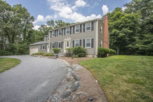 24 Sand Trap Ln, Seekonk, MA 02771 exterior