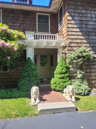 114 Rhode Island Ave, Newport, RI 02840 exterior