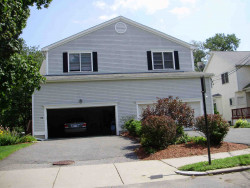 32 Tanglewood Rd, Newton, MA 02459 exterior