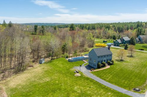 2 Buttonwood Dr, Derry, NH 03038 exterior