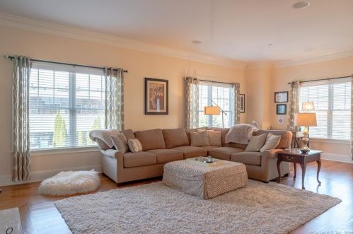 66 Grove St, Ridgefield, CT 06877 exterior