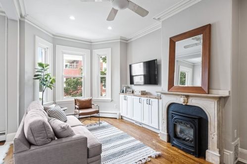 693 8Th St, Roxbury-Xing, MA 02127 exterior
