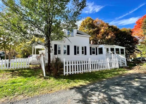 39 Syndicate St, Newport, NH 03773 exterior