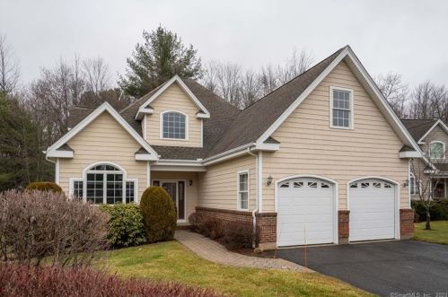 1 Curran Cir, Bloomfield, CT 06002 exterior
