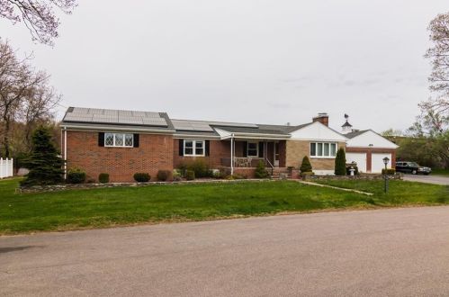 33 Whipple Ave, Westerly, RI 02891 exterior