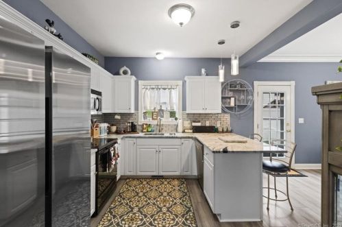 11 Ray Ln, East Hampton, CT 06424 exterior