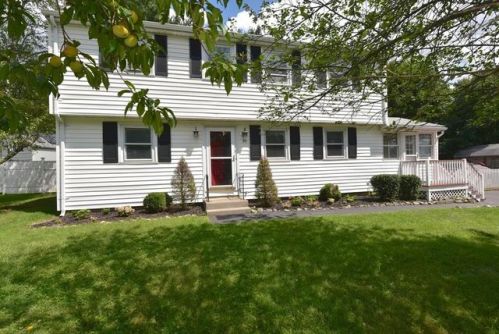 90 Winthrop St, Medway, MA 02053 exterior