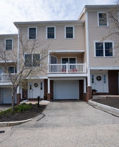 15 Currier St, Amesbury, MA 01913 exterior