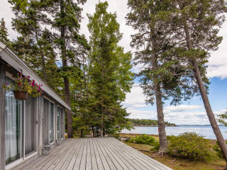 459 Main Rd, Islesboro, ME 04848 exterior