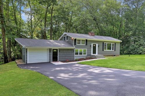 46 Beacon Hill Ter, Huntington, CT 06484 exterior