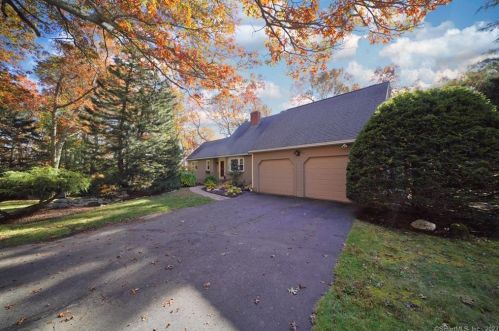11 Mount Sumner Dr, Manchester, CT 06043 exterior
