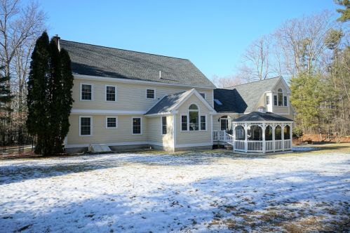 34 Hemlock St, Londonderry, NH 03053 exterior