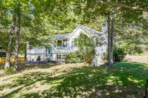 8 Island Pond Rd, Hampstead, NH 03841 exterior