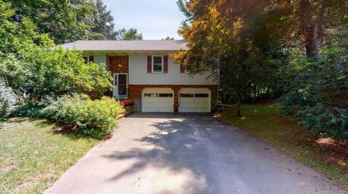 33 Buttonball Dr, Sandy-Hook, CT 06482 exterior