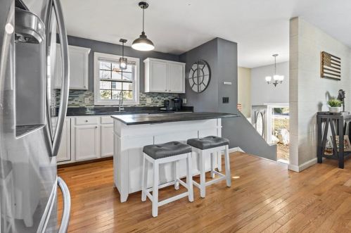 13 Cobblestone Ln, Westerly, RI 02891 exterior