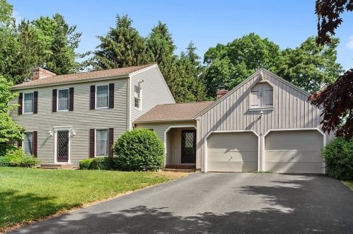 14 Grove Heights Dr, Worcester, MA 01605 exterior