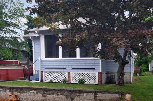 28 Warner St, Woonsocket, RI 02895 exterior