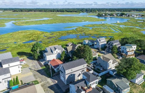 6 Cora Ave, Hampton Beach, NH 03842 exterior