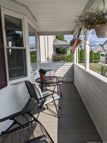6 Hawkins Ave, Norwalk, CT 06855 exterior