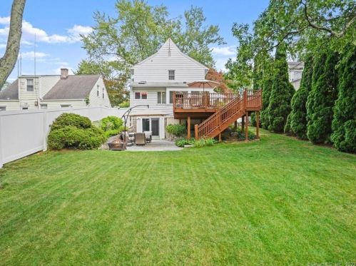 54 Ledge Ln, Stamford, CT 06905 exterior