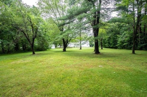 384 Concord Rd, Bedford, MA 01730 exterior