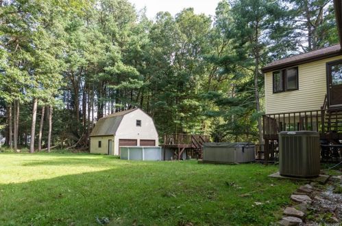 58 Walnut Dr, Windsor, CT 06095 exterior
