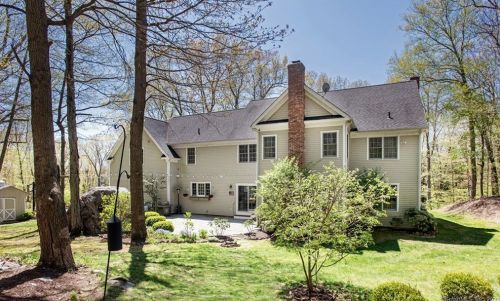 64 Topstone Rd, Ridgefield, CT 06877 exterior