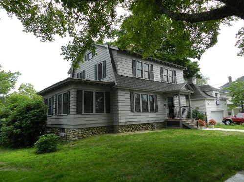 6 Perrot St, Worcester, MA 01602 exterior