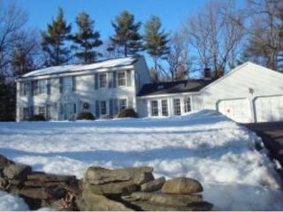 17 Sutton Pl, Londonderry, NH 03053 exterior