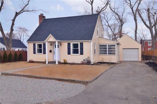 111 Community Rd, Warwick, RI 02889 exterior