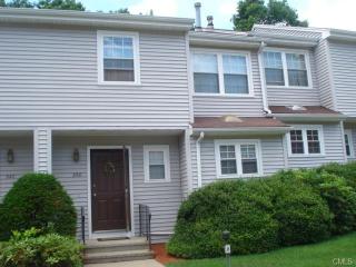 230 Red Oak Ln, Bridgeport, CT 06606 exterior