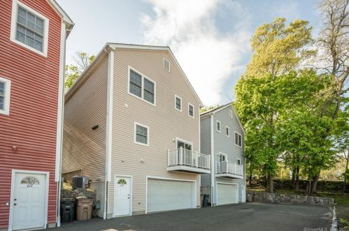 619 Hope St, Stamford, CT 06907 exterior