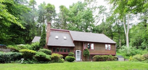 60 Engleside Ter, Sandy Hook, CT 06482 exterior