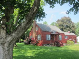 24 Floral Ave, Westfield, MA 01085 exterior