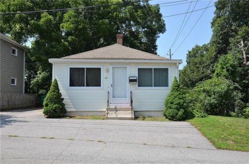 65 Pleasant St, Warwick, RI 02886 exterior