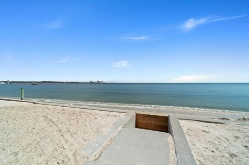 26 Atlantic St, Niantic, CT 06357 exterior