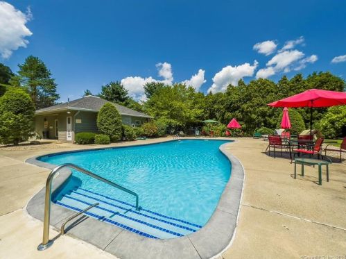 404 Sand Stone Dr, Wapping, CT 06074 exterior
