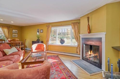 37 Bayne St, Norwalk, CT 06851 exterior