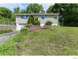 145 Clearview Dr, Bridgeport, CT 06606 exterior