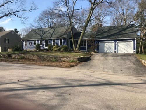 167 Pinecrest Dr, North Kingstown, RI 02852 exterior