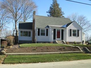 1 Danecroft Ave, Smithfield, RI 02828 exterior