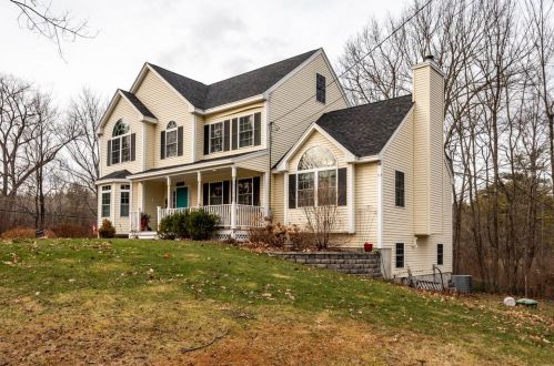 2 Giles Rd, East-Kingston, NH 03827 exterior