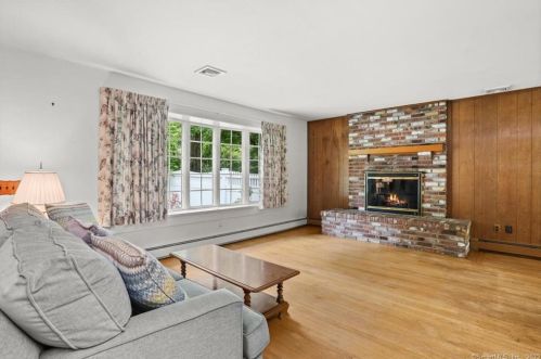 20 Deep Gorge Rd, Greenwich, CT 06831 exterior