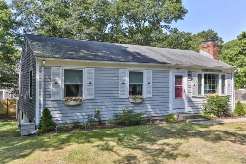 207 Straightway, Hyannis, MA 02601 exterior