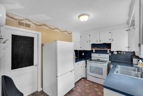 10 Hickory Ln, Hampden, MA 01036 exterior