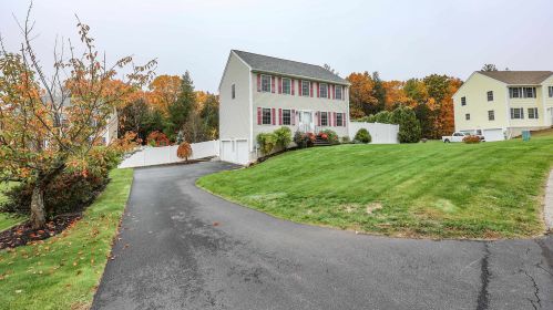 52 Waterford Dr, Sandown, NH 03873 exterior