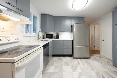 156 Goff Rd, Hartford, CT 06109 exterior