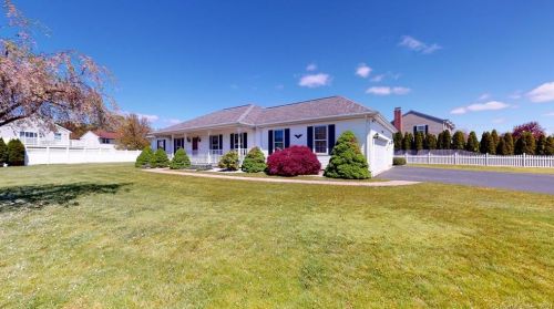 27 Strawberry Ln, Southington, CT 06489 exterior