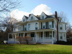 5 Vista Ave, Newton, MA 02466 exterior
